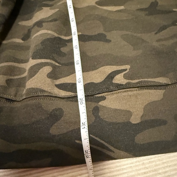 TCEC Green and Brown Puff Sleeve Boxy Sweatshirt - Picture 7 of 8